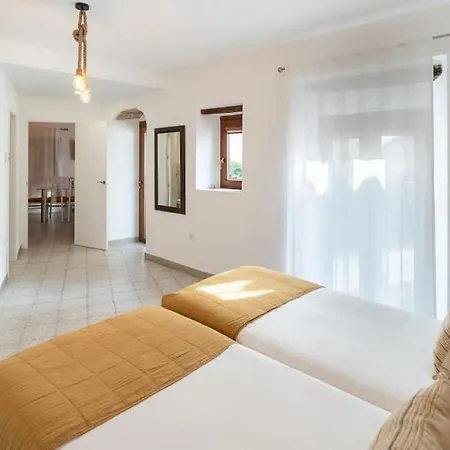 Your Cozy Getaway With Andalusian Flair Apartment